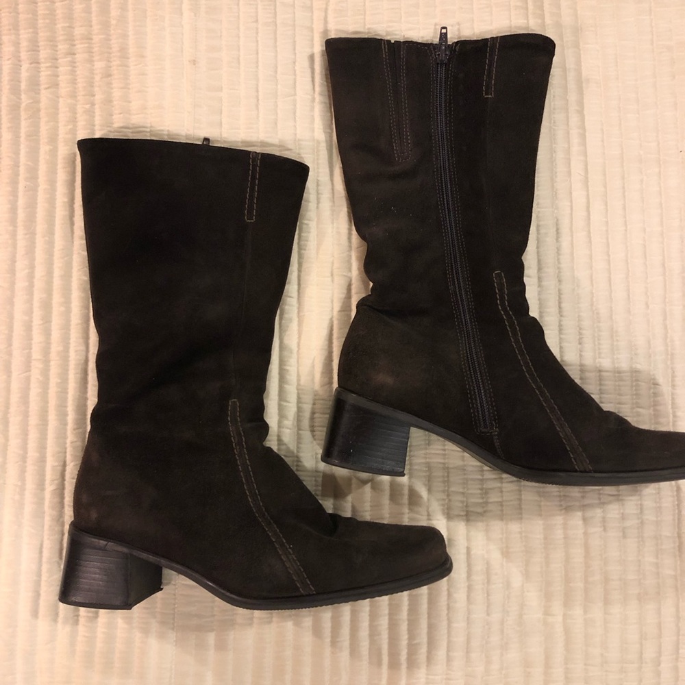 La Canadienne brown suede boots